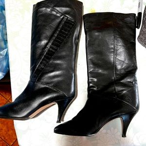 Women’s kitten heel boot